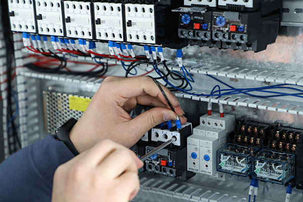 小型断路器的日常保养有哪些要点